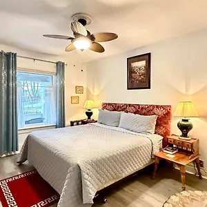 adorable-2-bedroom-unit-with-jacuzzi-beside-falls.niagara-fallshotels.com/